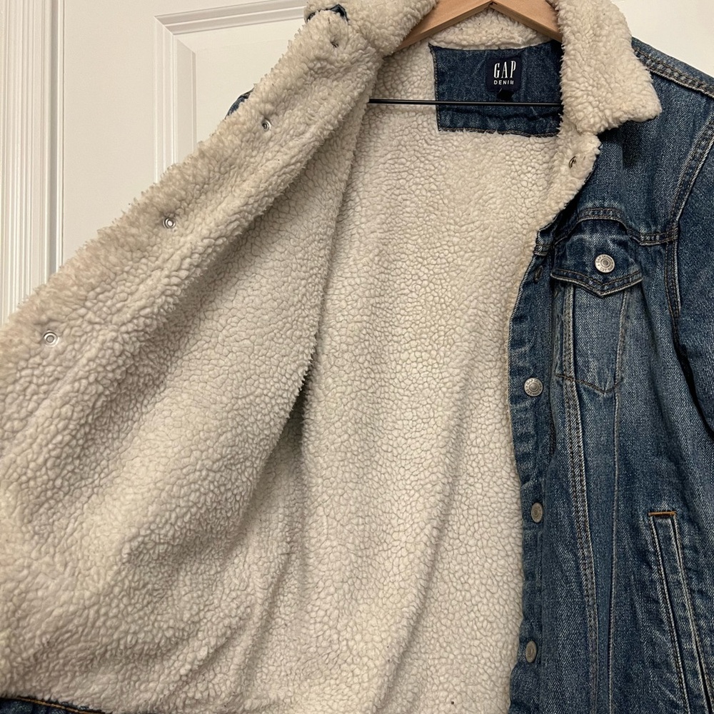 GAP Denim Jacket with Sherpa Lining - Picture 6 of 8